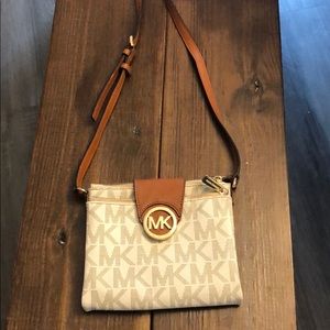 Micheal kors cross body bag